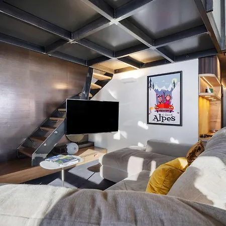Luxury 4br With Fireplace & Private Parking - Apartmán